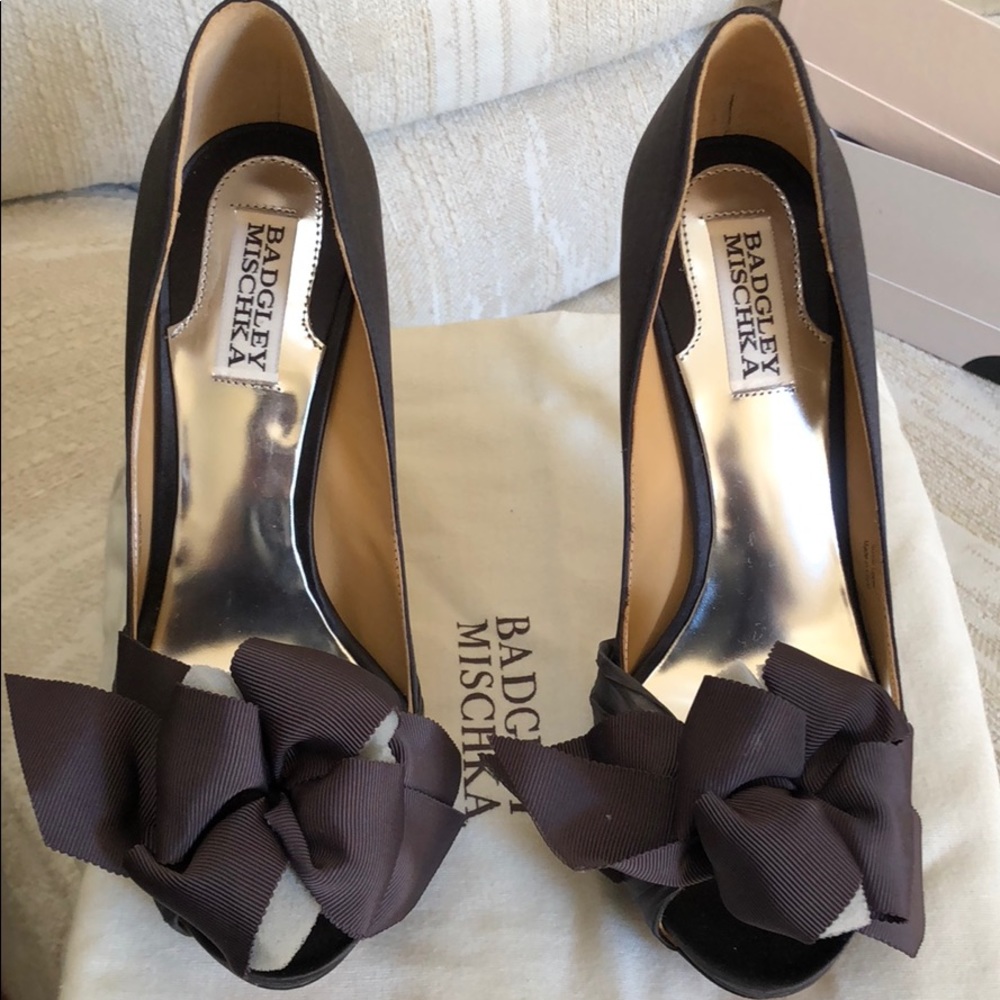 Brown fabric, toe bowed 5 inch heels.